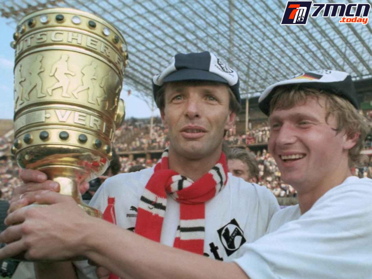 Những ngôi sao được đính trên áo của CLB Bundesliga Những ngôi sao được đính trên áo của CLB Bundesliga